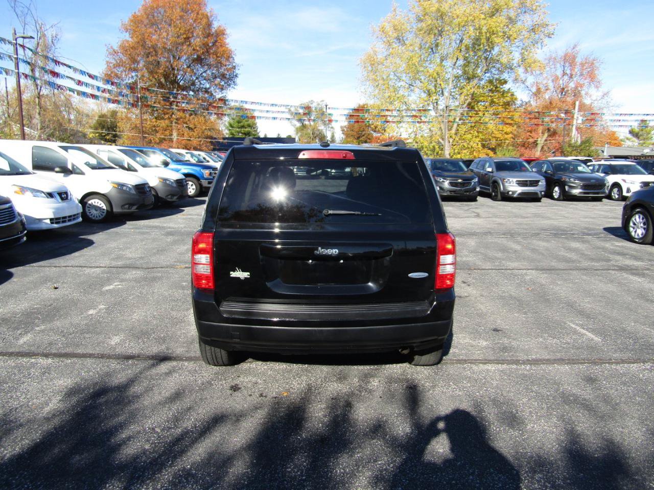 Used 2012 Jeep Patriot Latitude w/ Sun/Sound Group FWD image 6