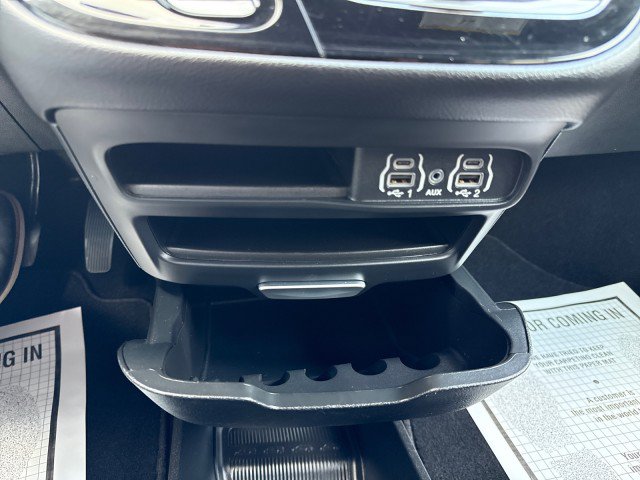 Used 2025 Chrysler Pacifica Select FWD image 22