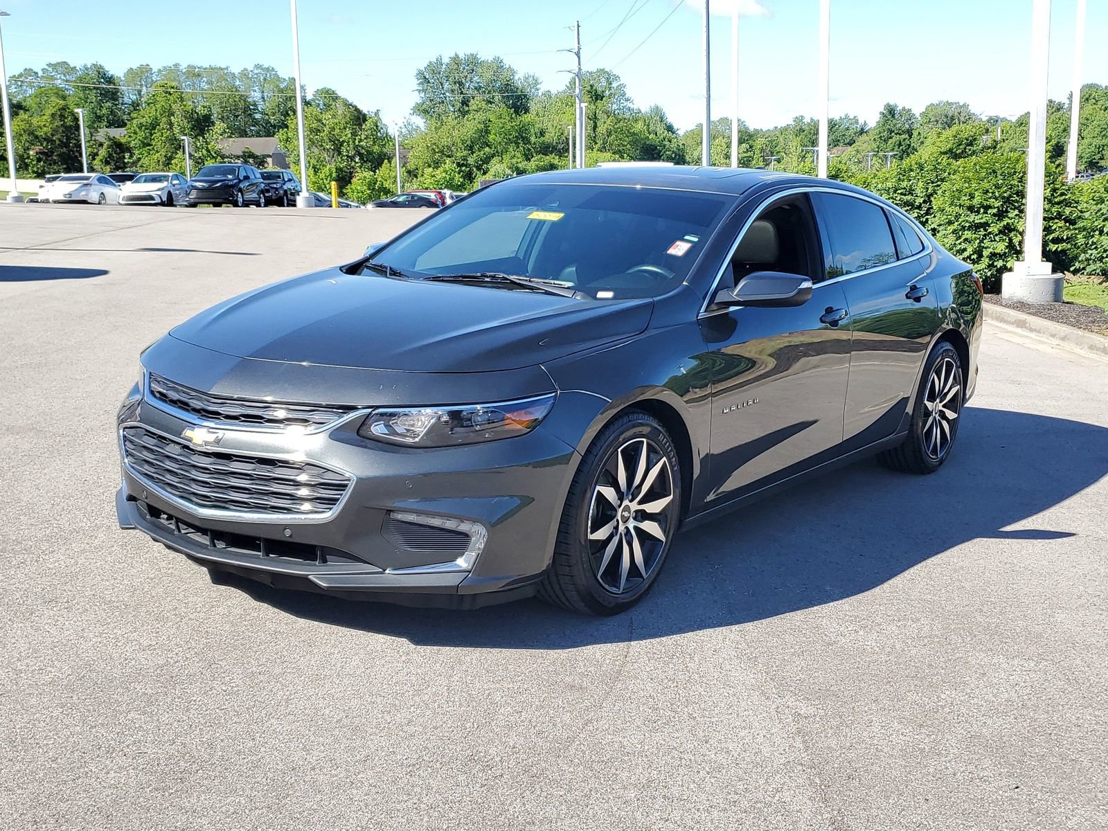 Used 2017 Chevrolet Malibu LT w/ Leather Package FWD image 2