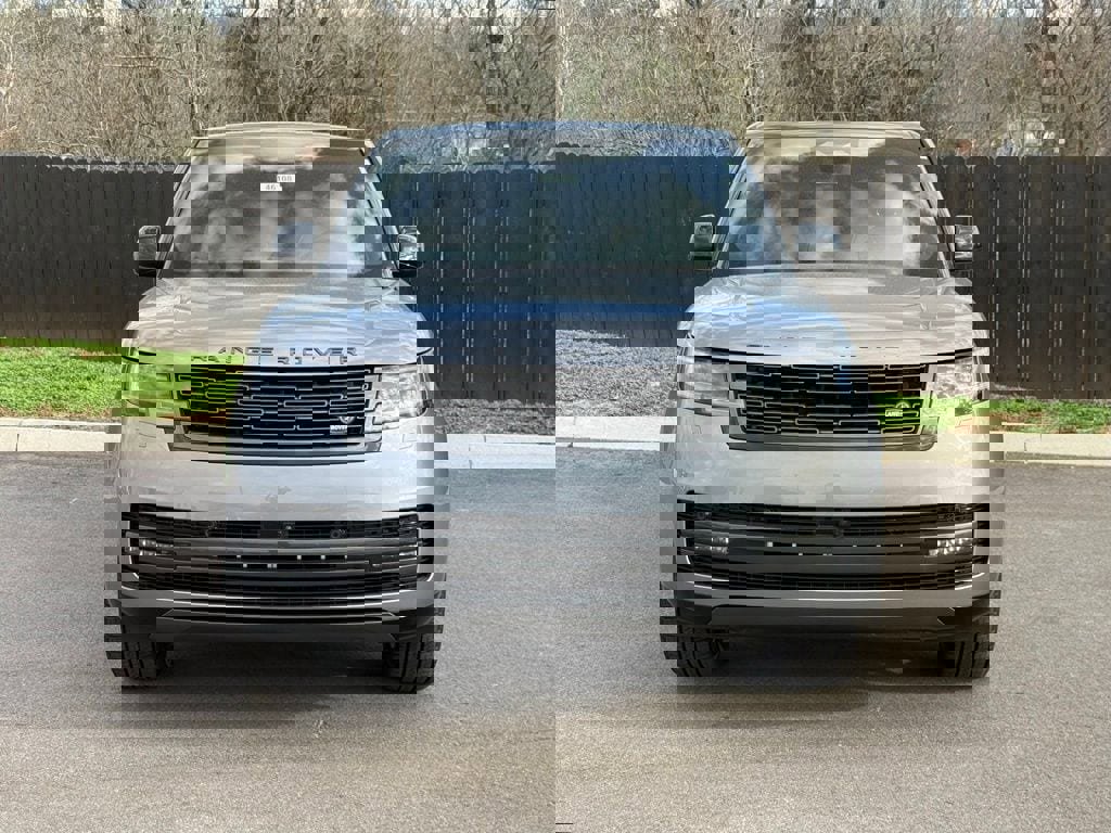 New 2026 Land Rover Range Rover SE image 9