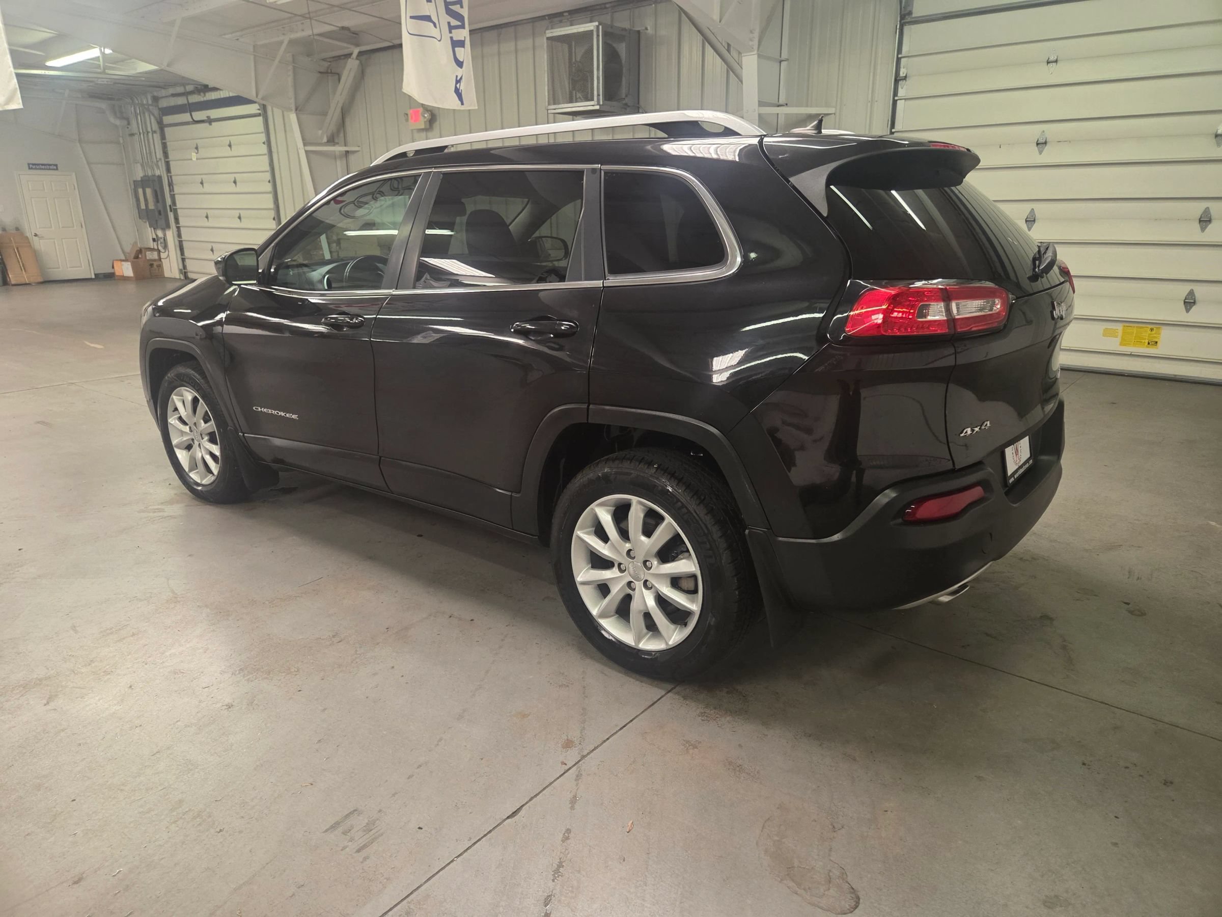 Used 2014 Jeep Cherokee Limited AWD/4WD image 4