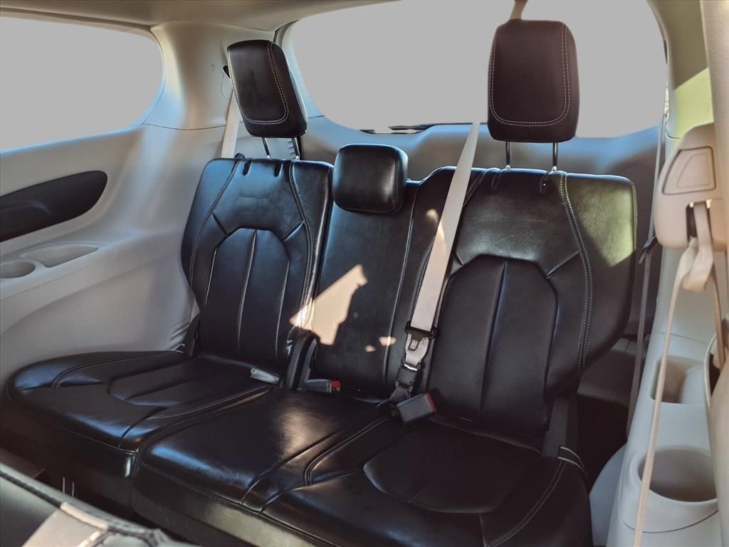 Used 2024 Chrysler Pacifica Select image 26