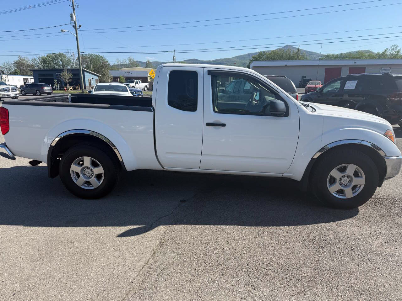 Used 2008 Nissan Frontier SE w/ SE Value Truck Pkg AWD/4WD image 5