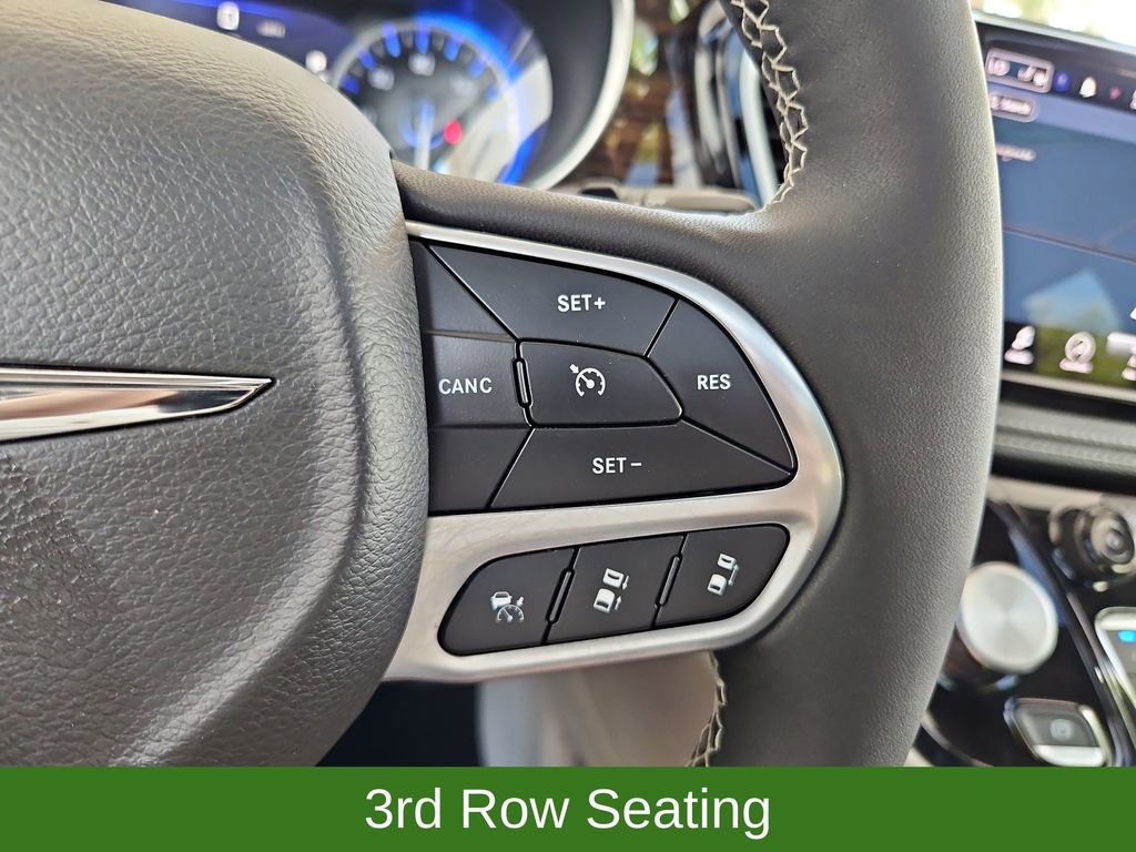 Used 2022 Chrysler Pacifica Limited image 11