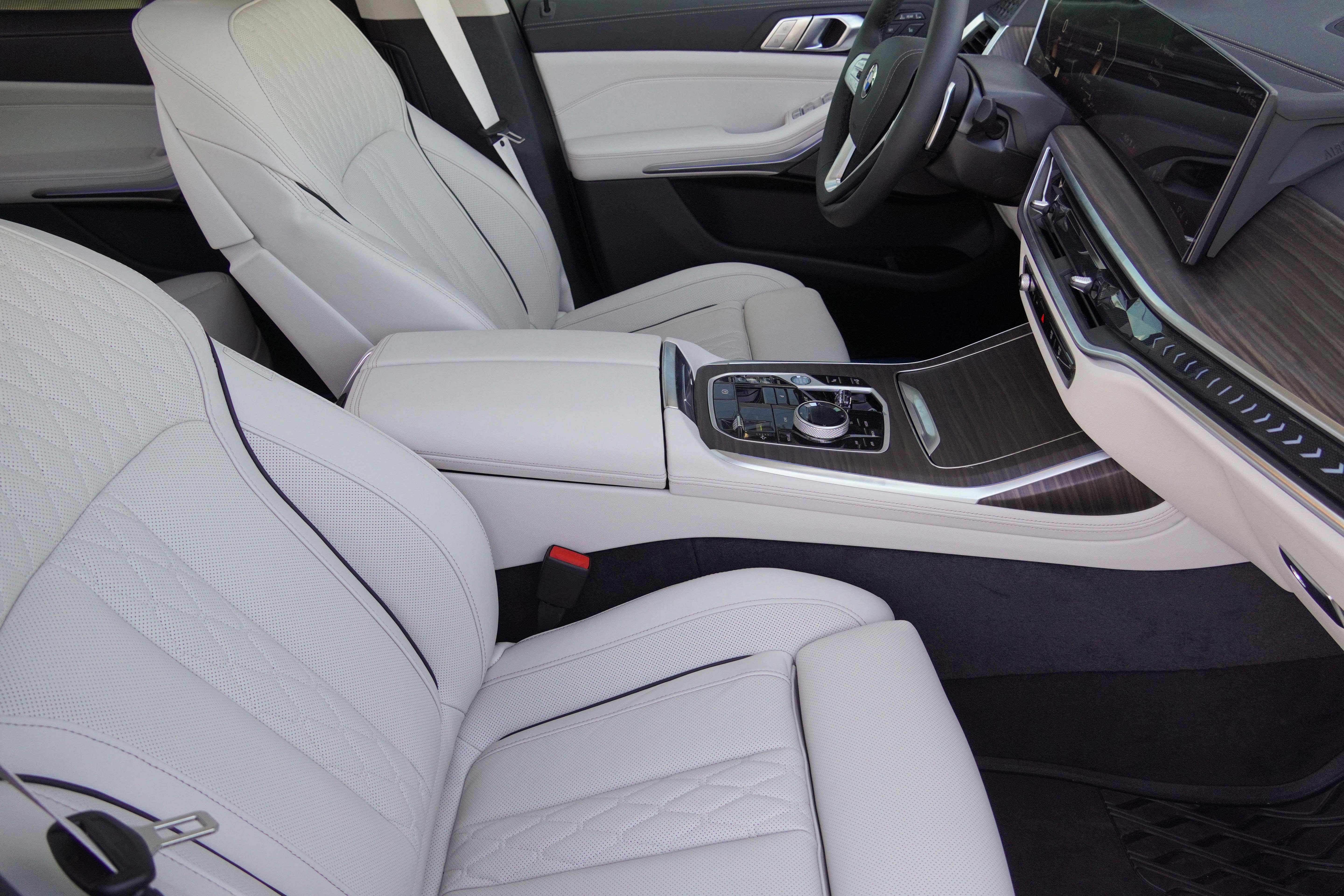 Used 2026 BMW X7 xDrive40i w/ Executive Package image 12