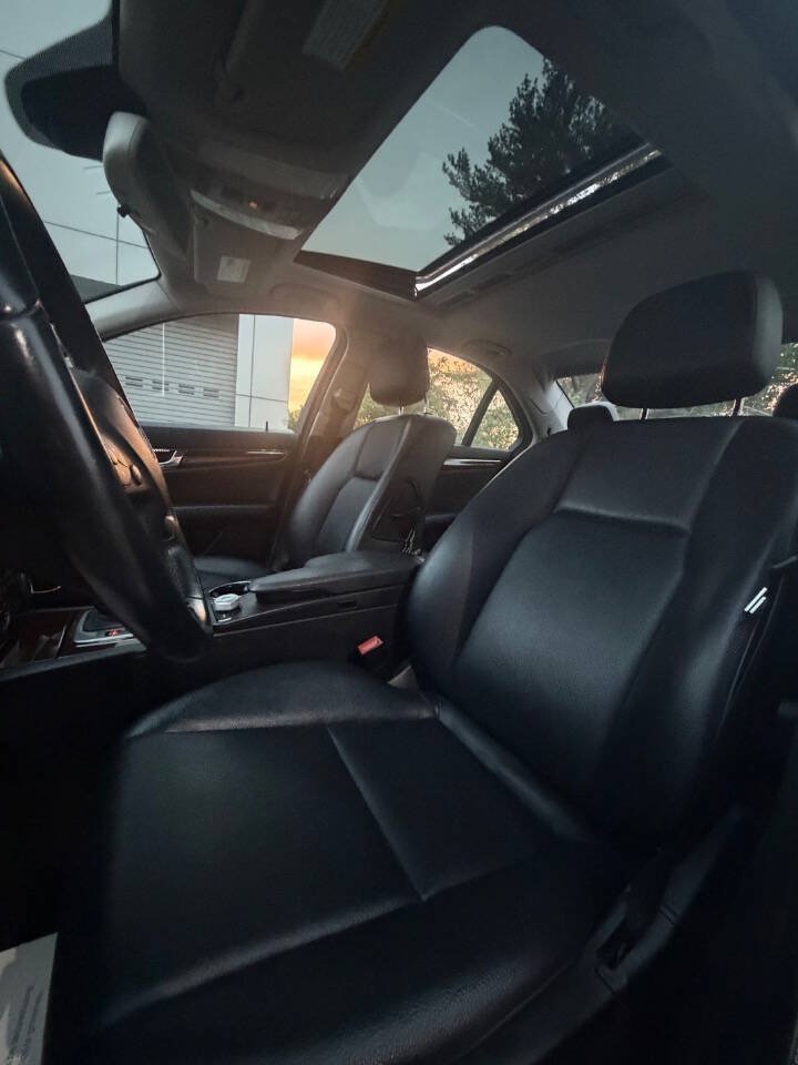 Used 2011 Mercedes-Benz C 300 4MATIC Sedan image 11