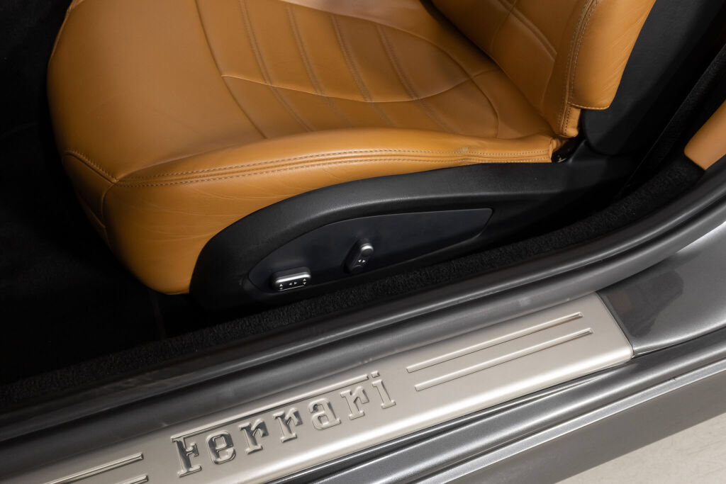 Used 2016 Ferrari California T RWD image 29