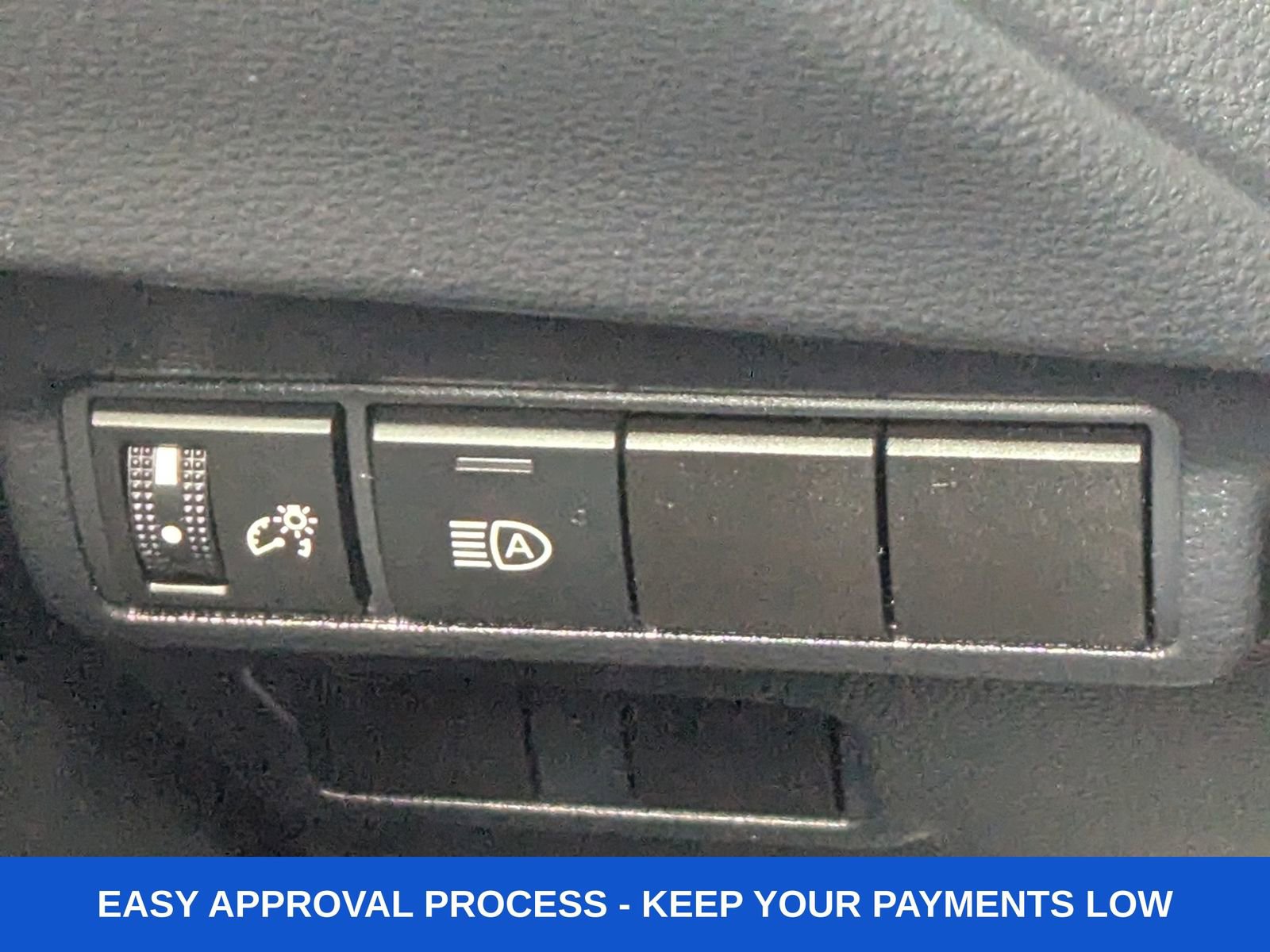 Used 2024 Toyota Corolla Cross LE image 40