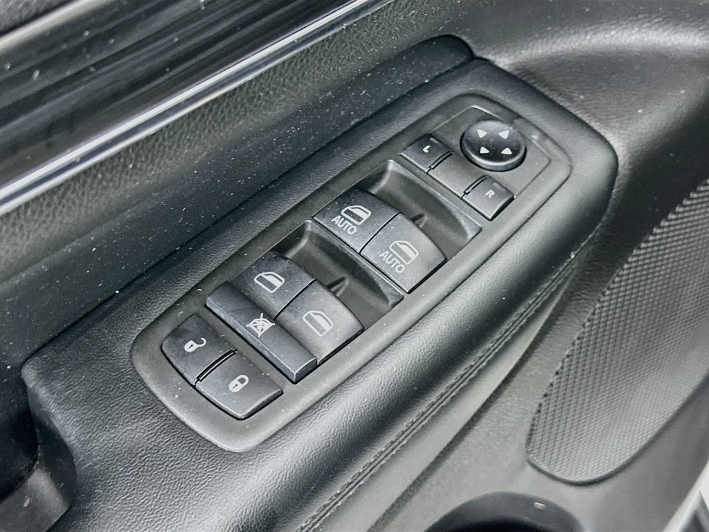 Used 2021 Jeep Grand Cherokee Limited AWD/4WD image 24