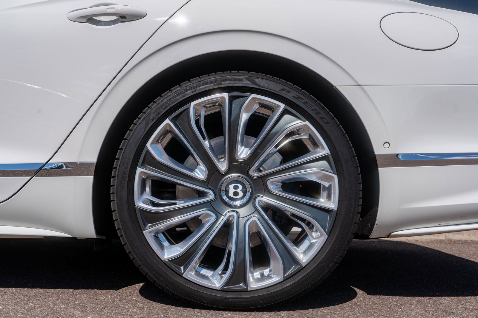 Certified 2025 Bentley Flying Spur Plug-In Hybrid image 10