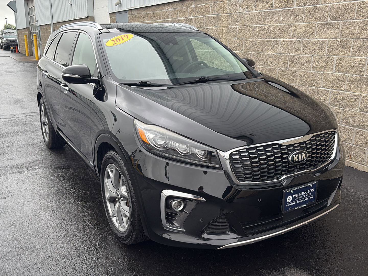 Used 2019 Kia Sorento SX w/ SX Touring Package AWD/4WD image 2
