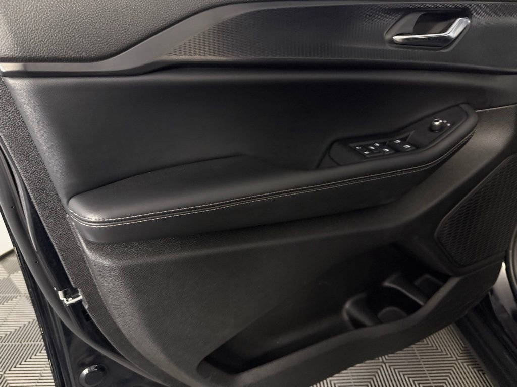 Used 2025 Jeep Grand Cherokee Laredo w/ Luxury Tech Group I image 25