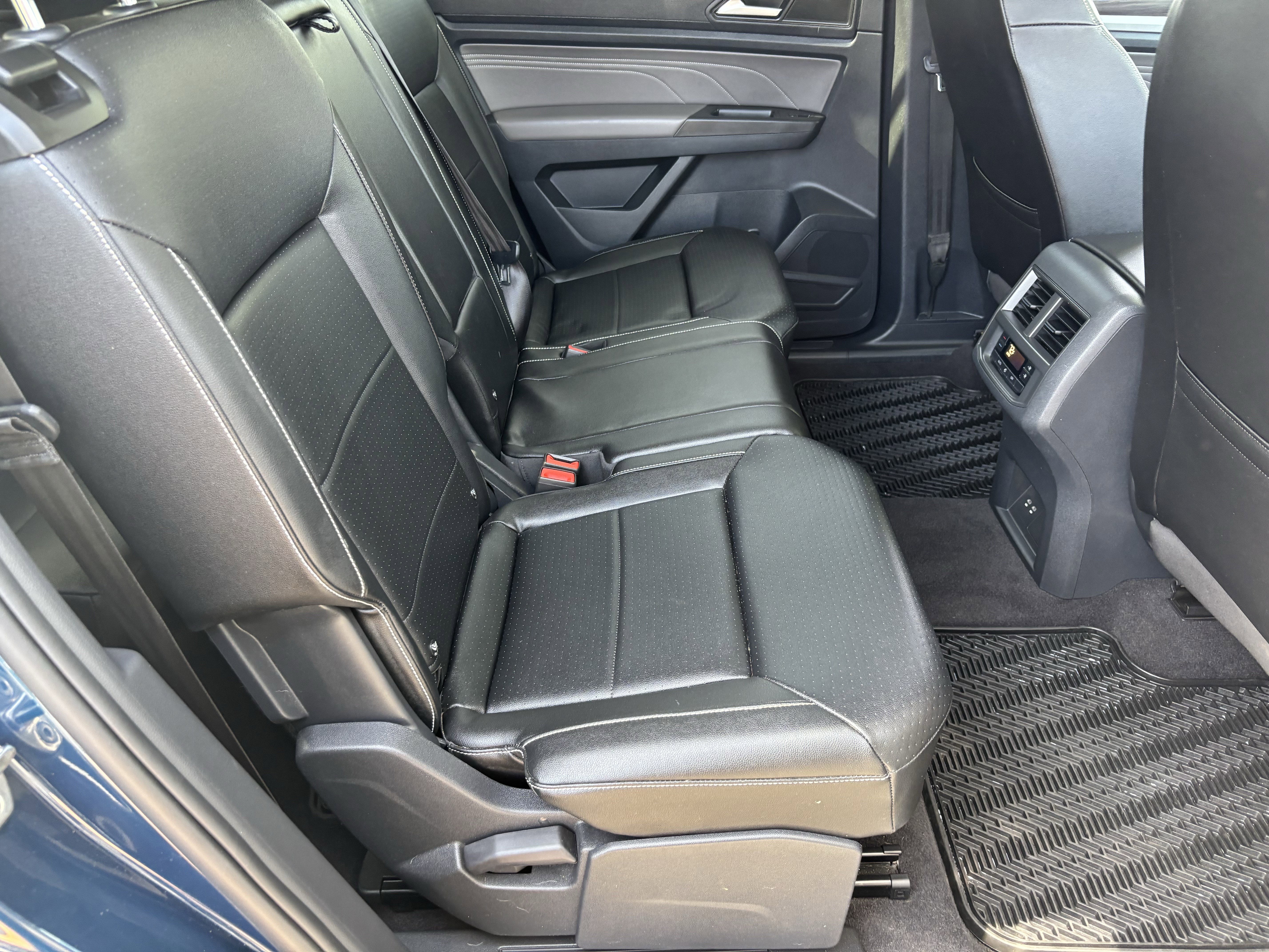 Used 2022 Volkswagen Atlas SE w/ Panoramic Sunroof Package image 11