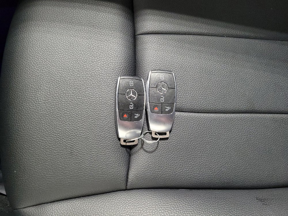 Used 2022 Mercedes-Benz GLB 250 4MATIC w/ Premium Package Lite image 32