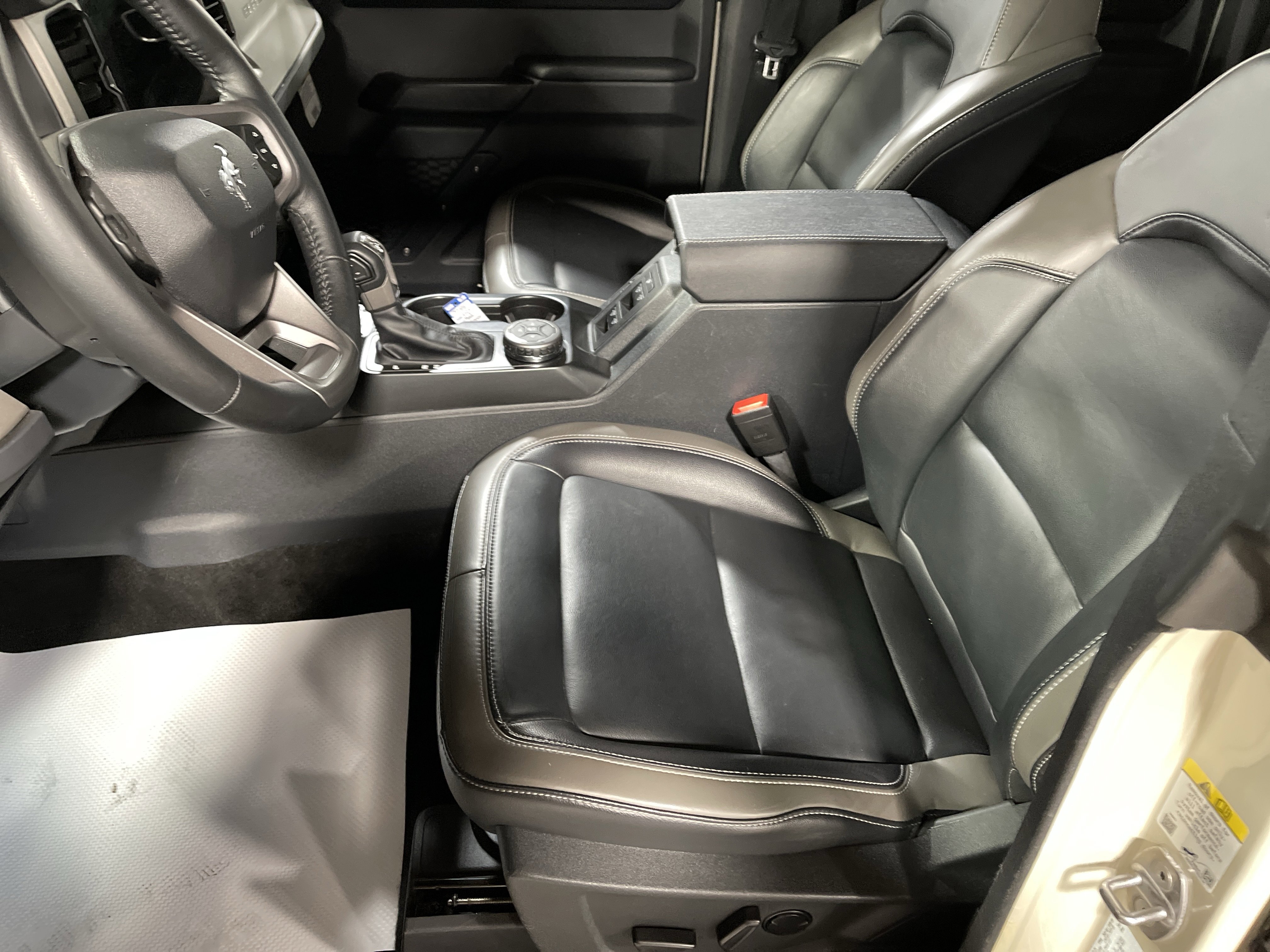 Used 2025 Ford Bronco Outer Banks image 9