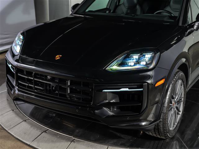 Used 2025 Porsche Cayenne AWD/4WD image 11