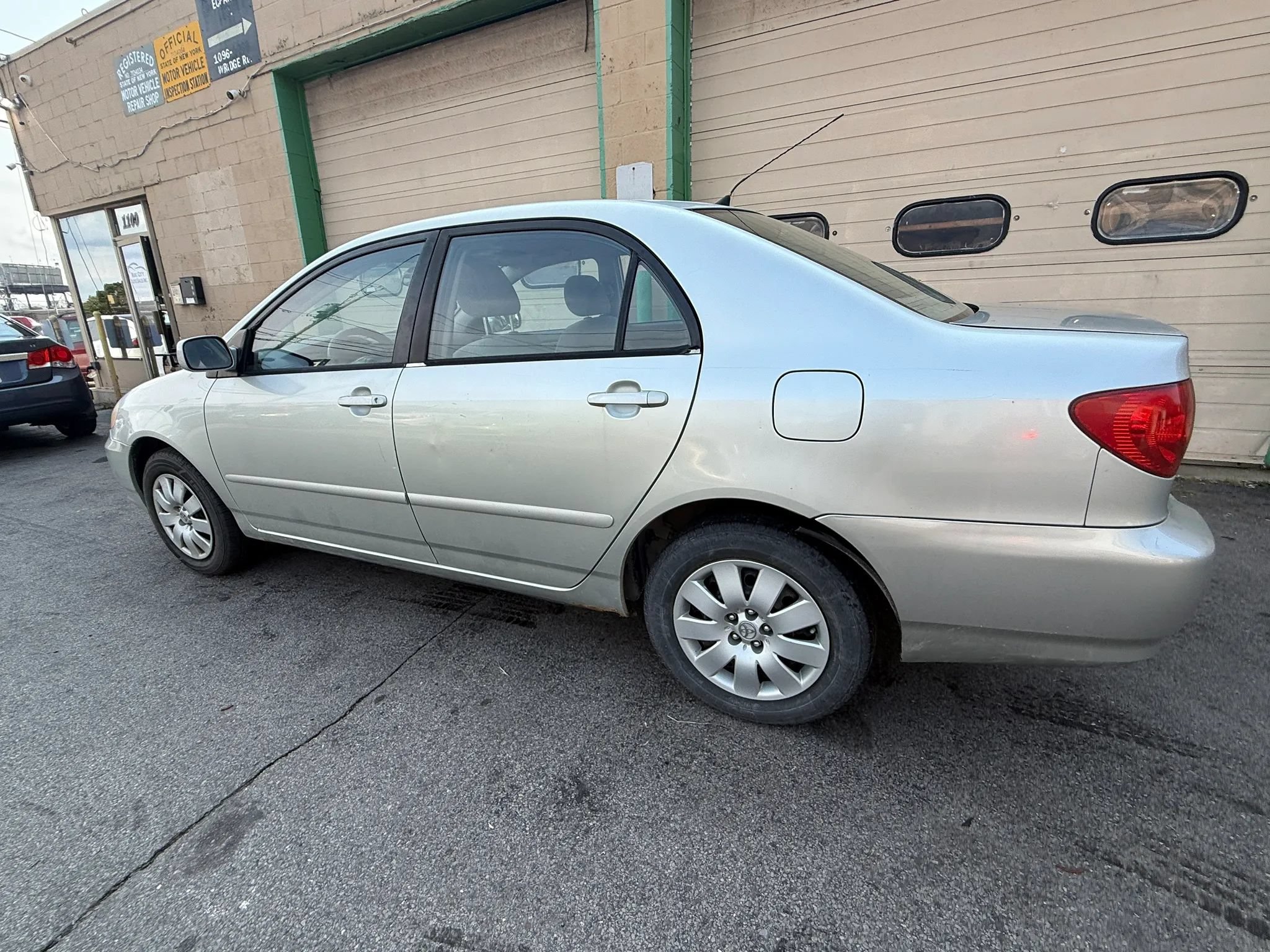 Used 2004 Toyota Corolla LE FWD image 4