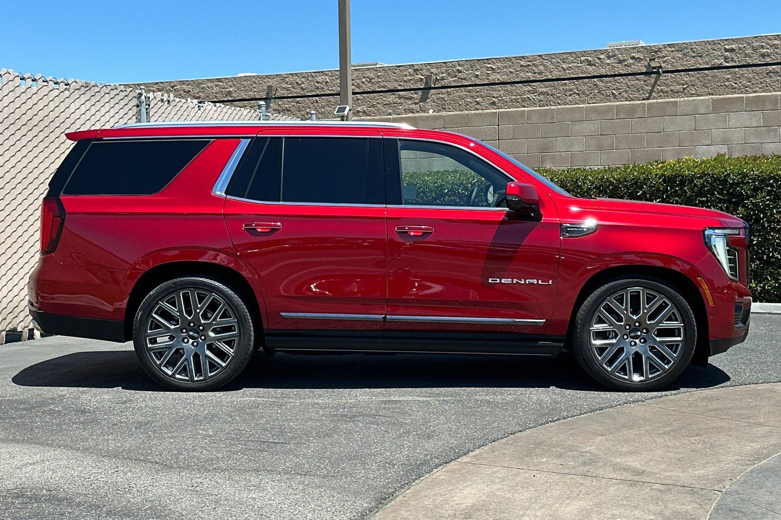 Certified 2026 GMC Yukon Denali Ultimate AWD/4WD image 3