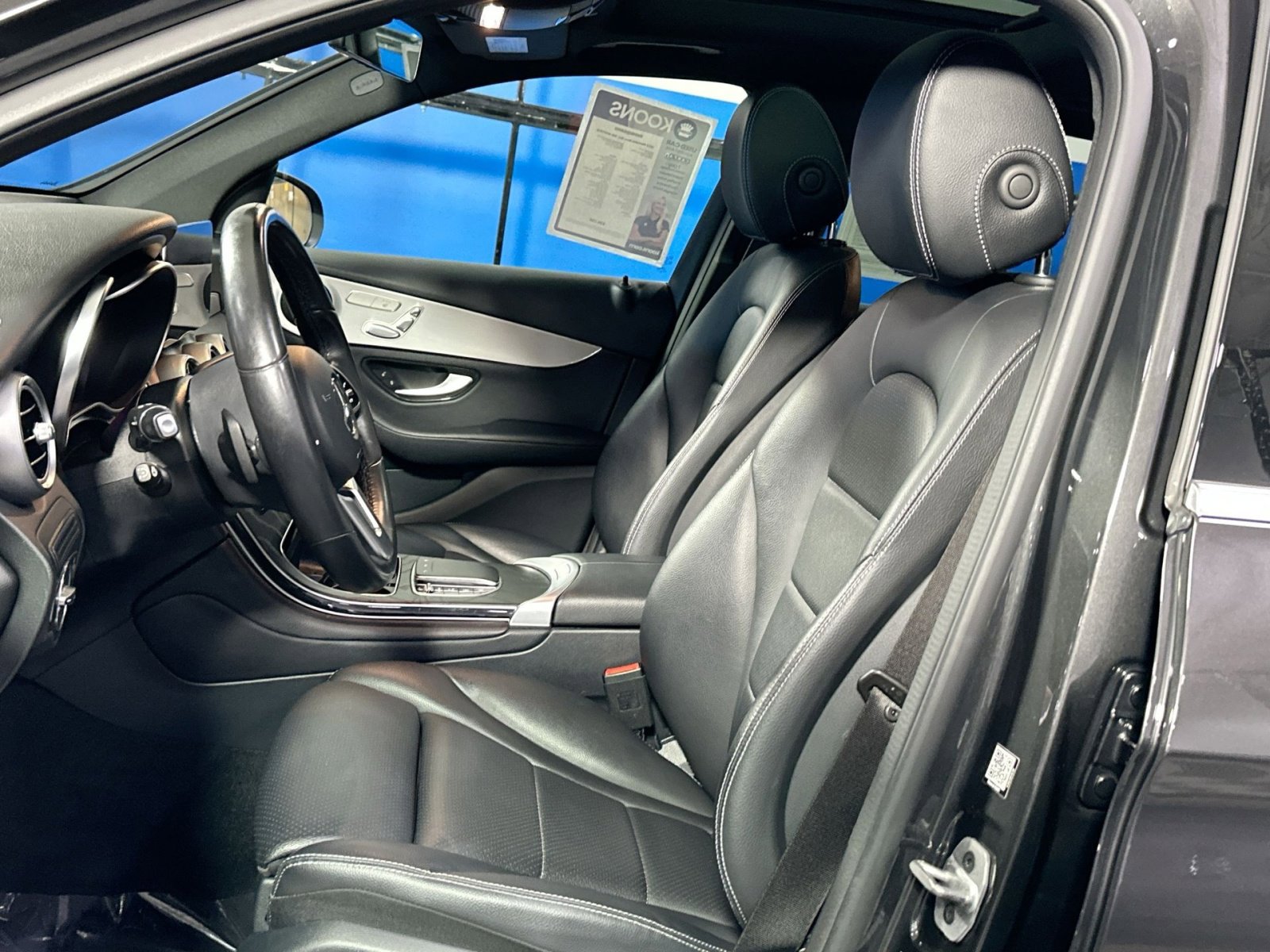 Used 2022 Mercedes-Benz GLC 300 4MATIC image 13