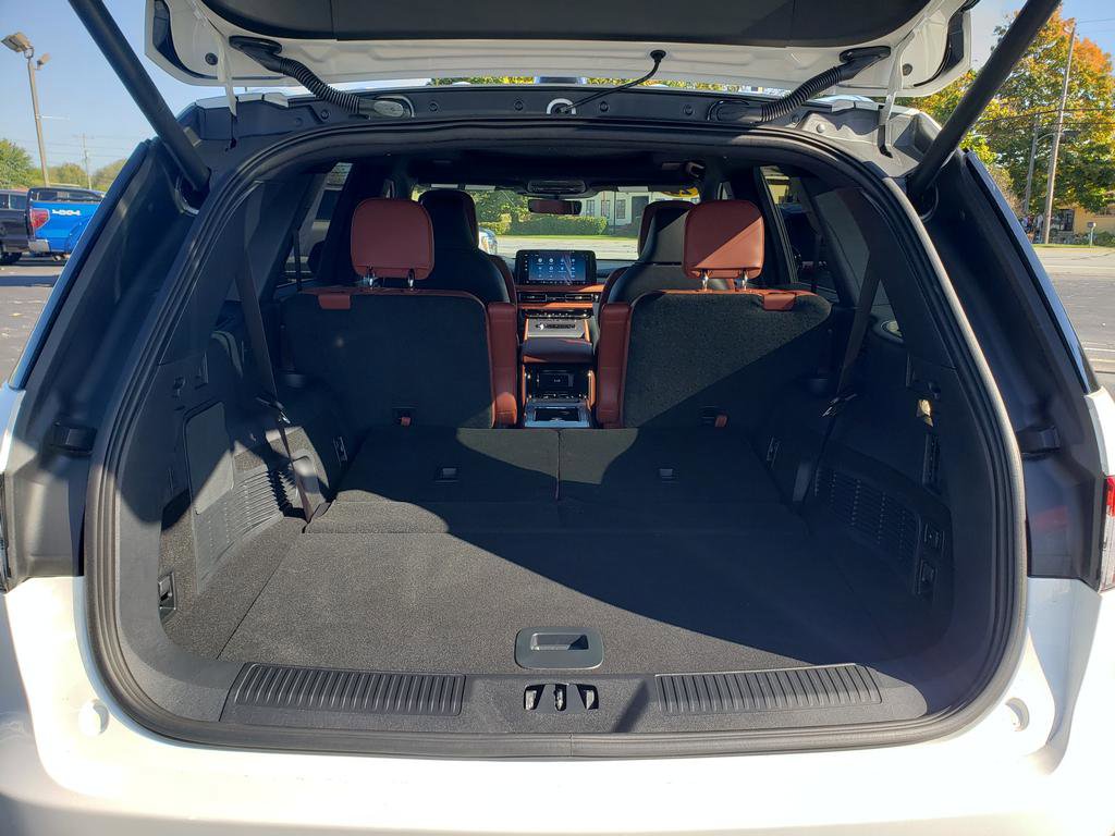 Used 2025 Lincoln Aviator Reserve w/ Equipment Group 201A image 7