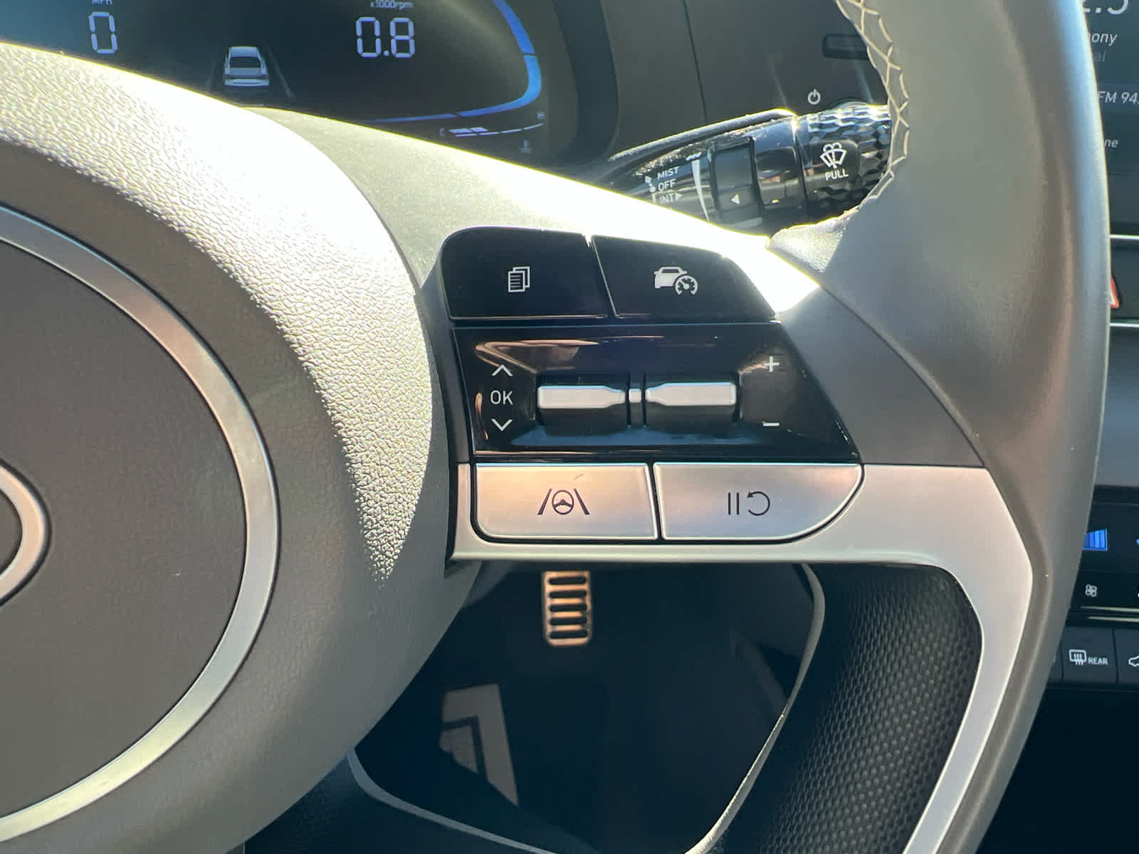 Used 2025 Hyundai Elantra Sport FWD image 16