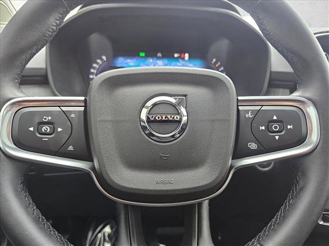 Used 2025 Volvo XC40 B5 Plus image 21