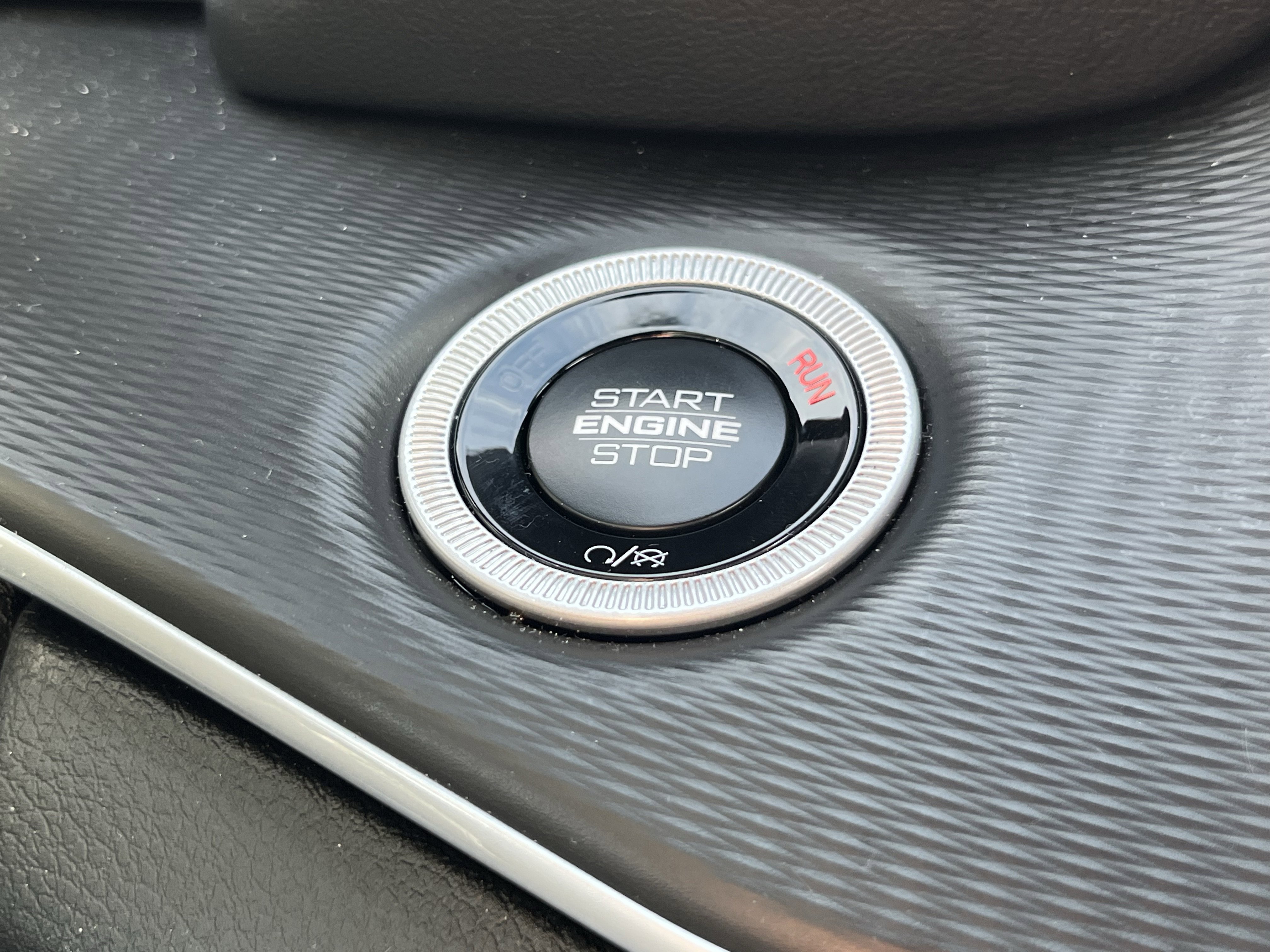 Used 2025 Jeep Grand Cherokee Laredo X w/ Luxury Tech Group I image 32