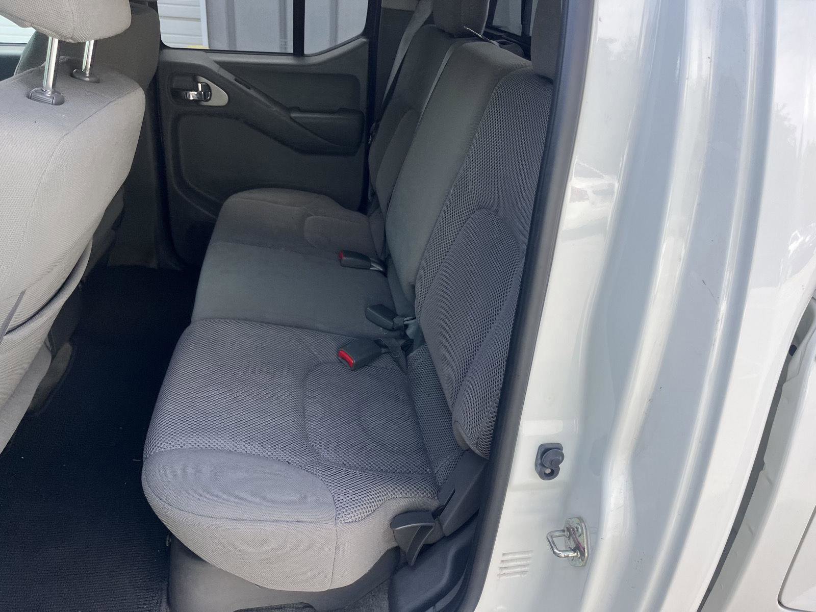 Used 2018 Nissan Frontier SV AWD/4WD image 12