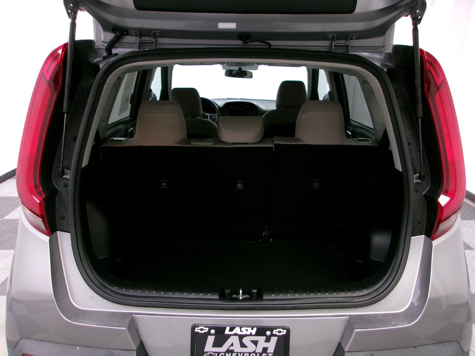 Used 2022 Kia Soul LX FWD image 11