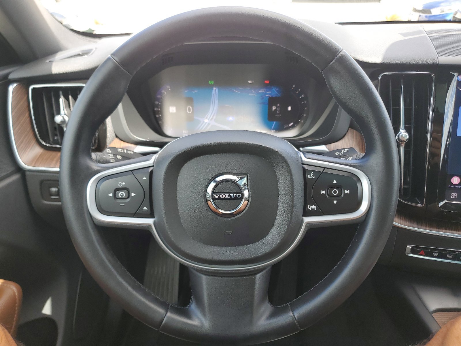 Used 2022 Volvo XC60 B5 Momentum w/ Protection Package Premier FWD image 18