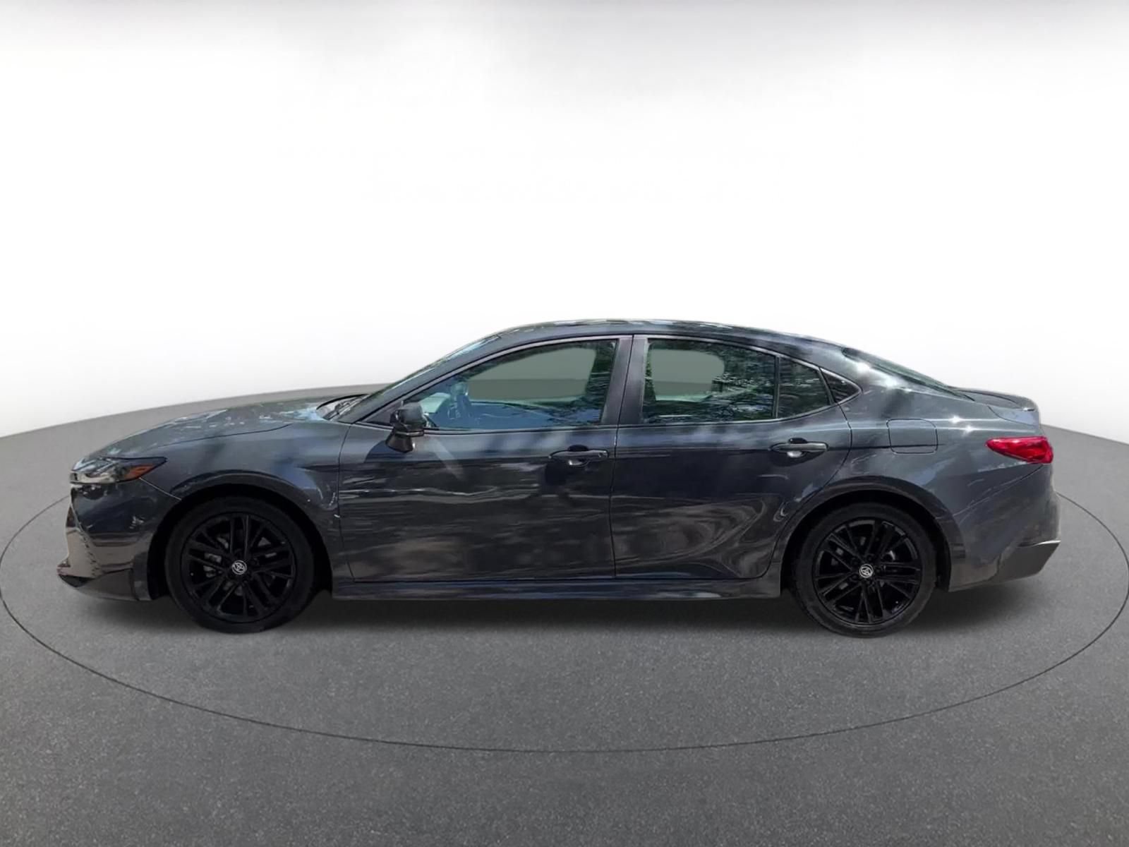 Used 2026 Toyota Camry SE FWD image 9