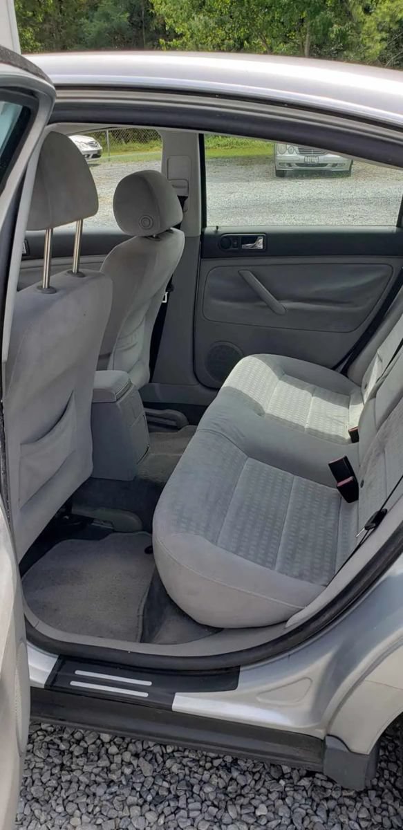 Used 2004 Volkswagen Passat GL FWD image 8