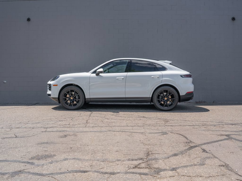 Used 2025 Porsche Cayenne Coupe AWD/4WD image 2