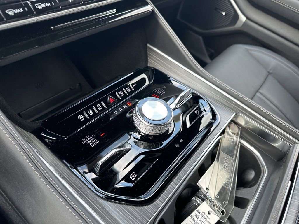 Used 2024 Jeep Wagoneer Series III w/ Rear Seat Video Group 1 image 3