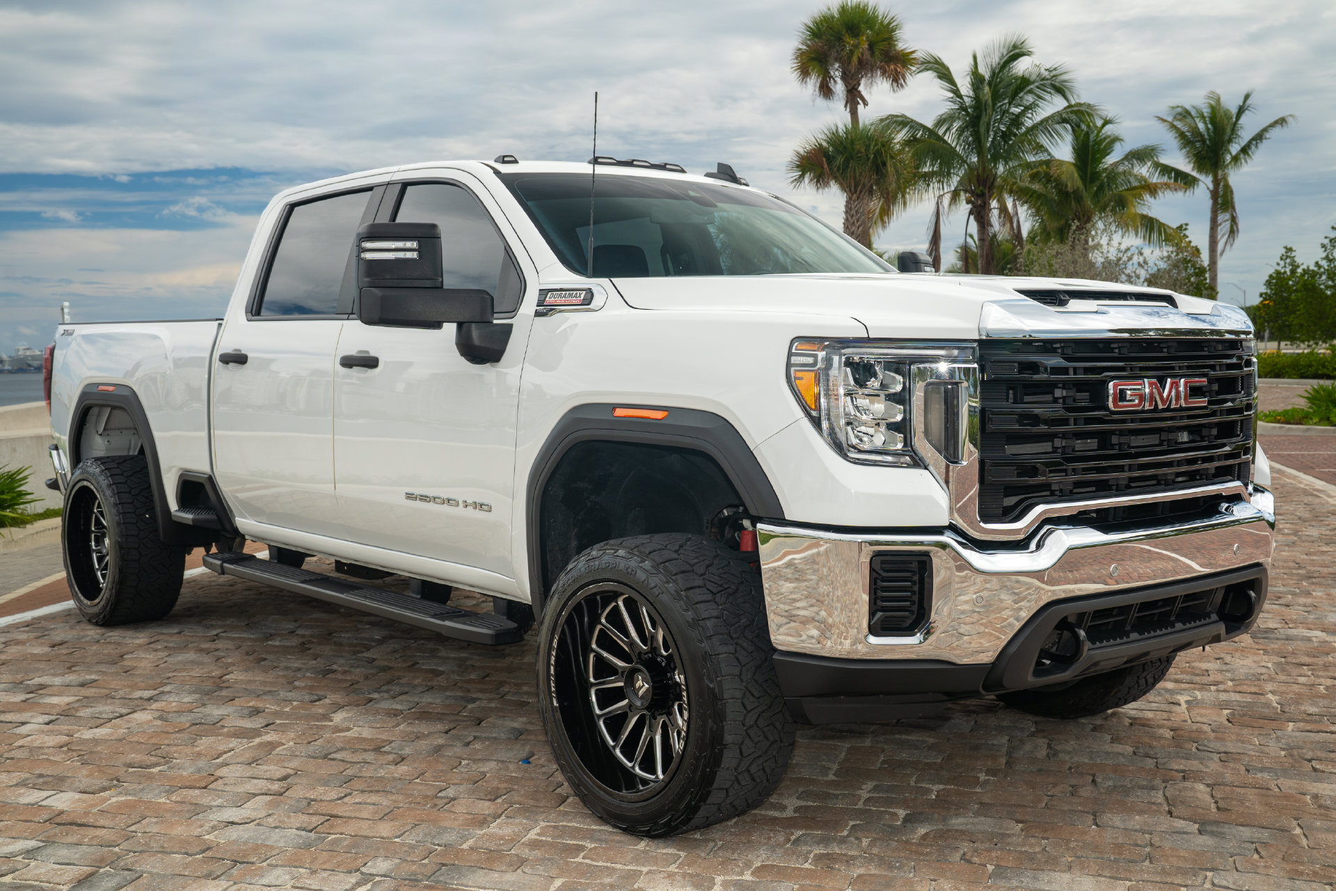 Used 2023 GMC Sierra 2500 Pro w/ Convenience Package AWD/4WD image 4