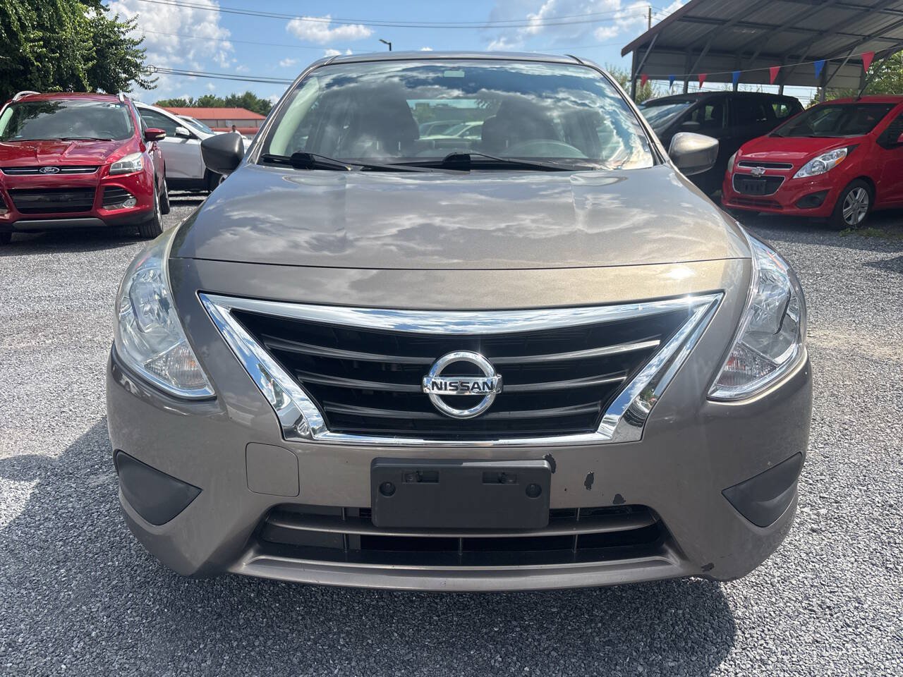 Used 2015 Nissan Versa SV FWD image 4