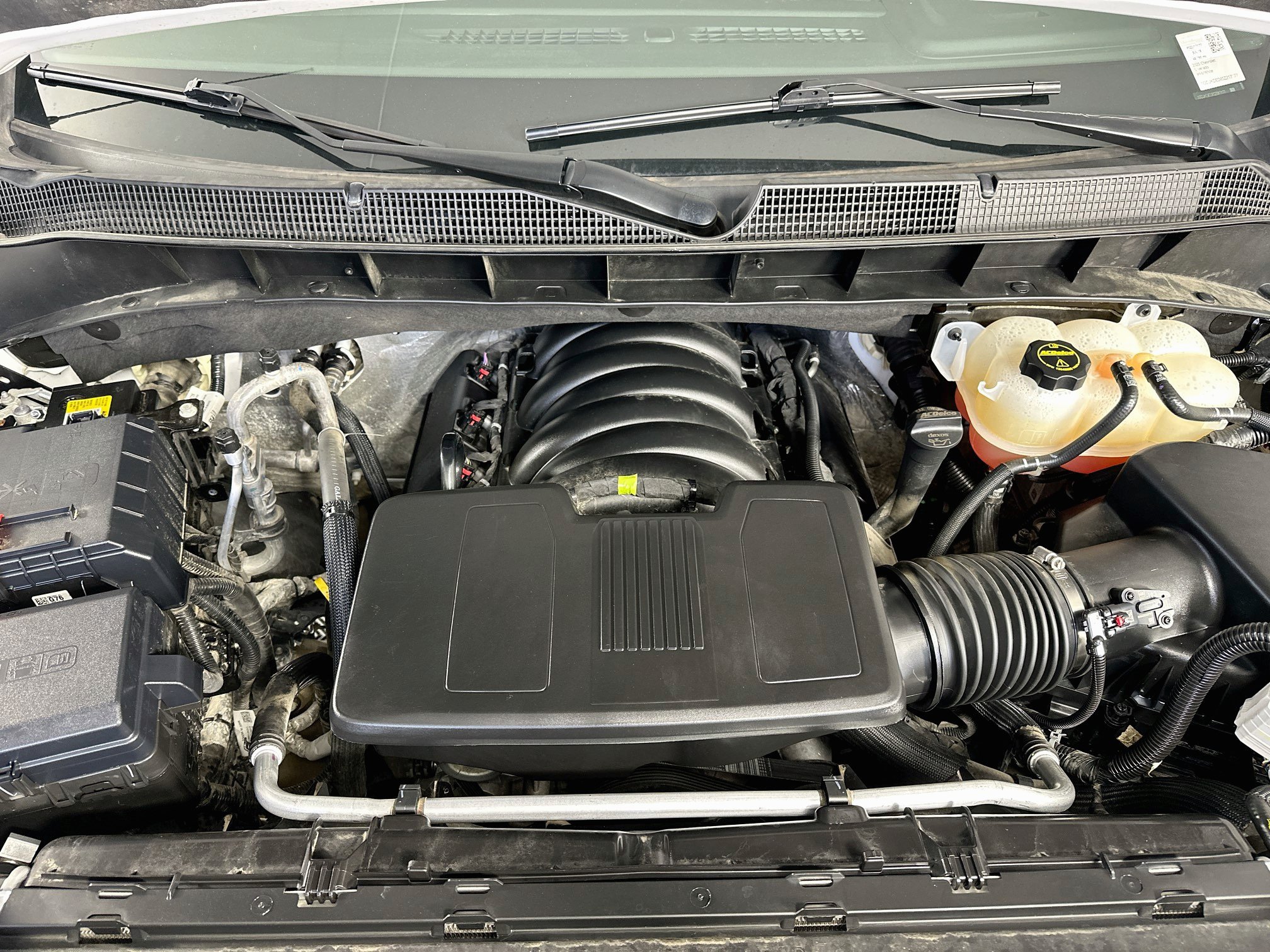Used 2025 Chevrolet Silverado 1500 LT AWD/4WD image 31