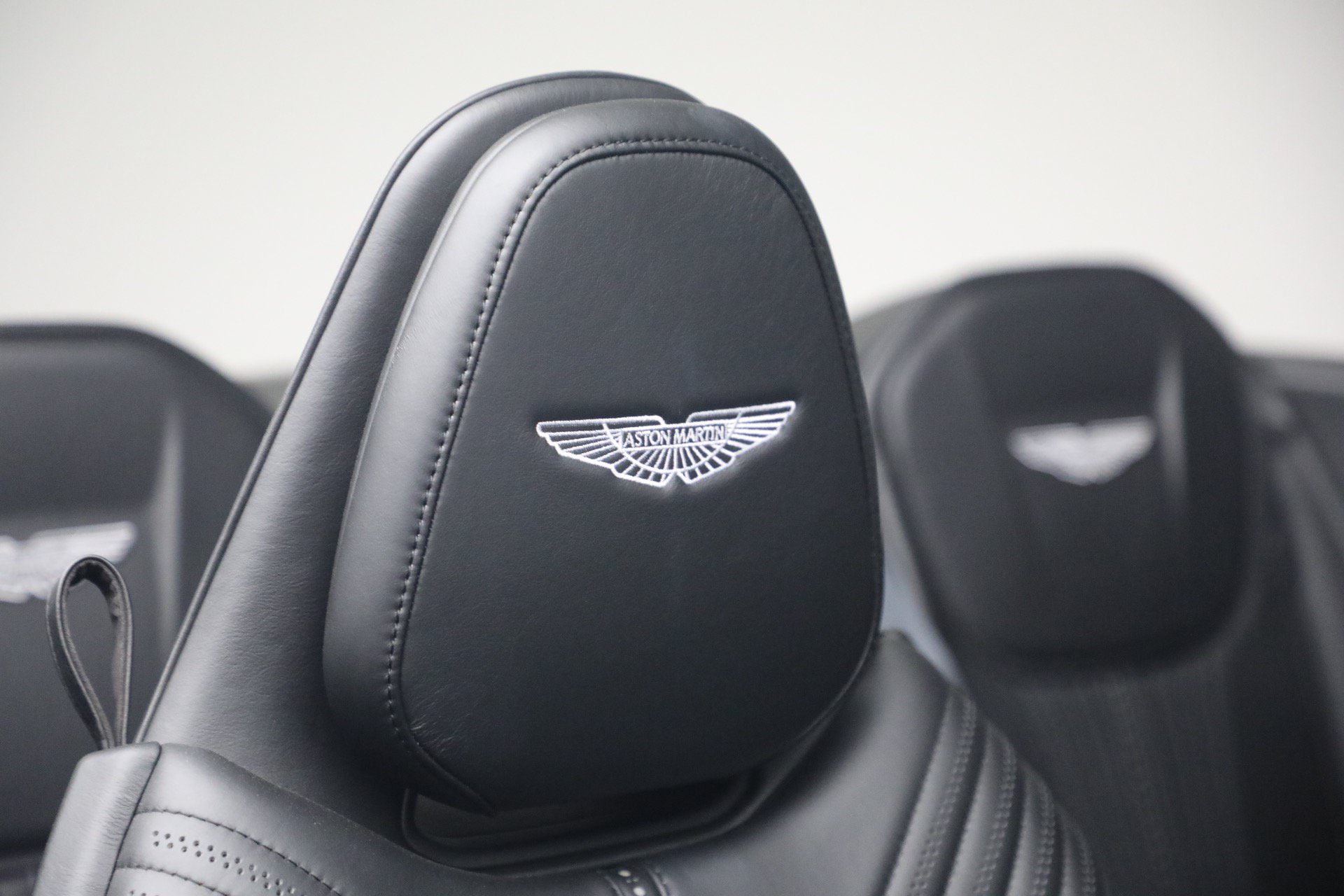 Used 2019 Aston Martin DB11 Volante RWD image 34