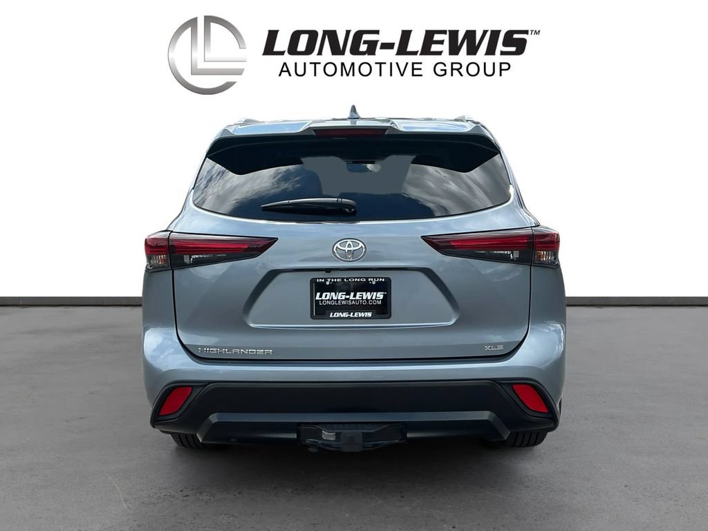 Used 2024 Toyota Highlander XLE FWD image 5