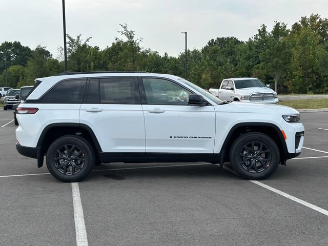 New 2027 Jeep Grand Cherokee Altitude AWD/4WD image 8