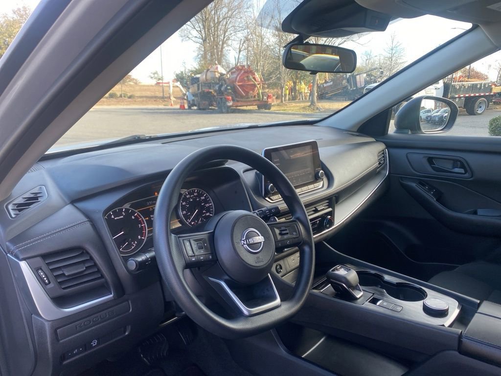 Used 2024 Nissan Rogue S image 13