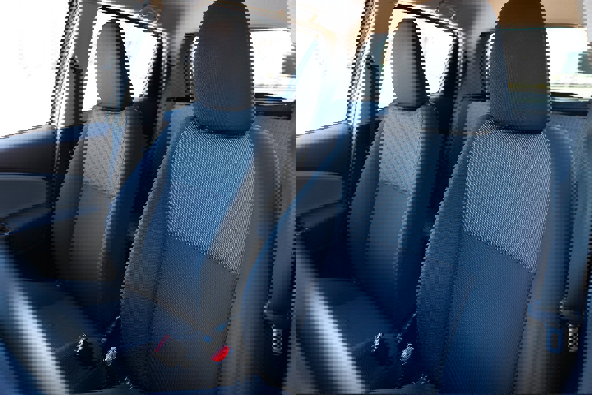 Used 2016 Toyota Yaris L image 9