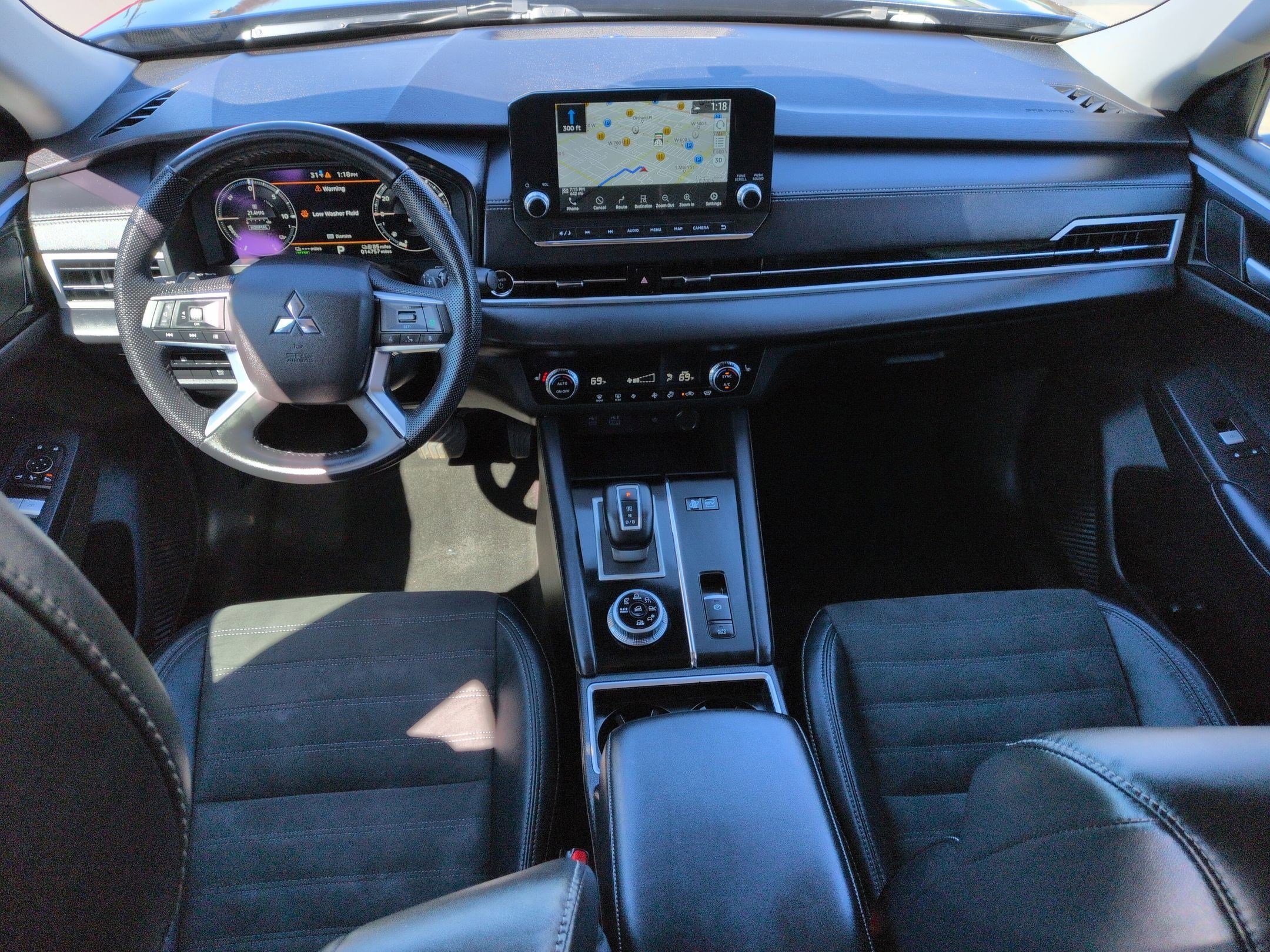 Used 2023 Mitsubishi Outlander SE image 30