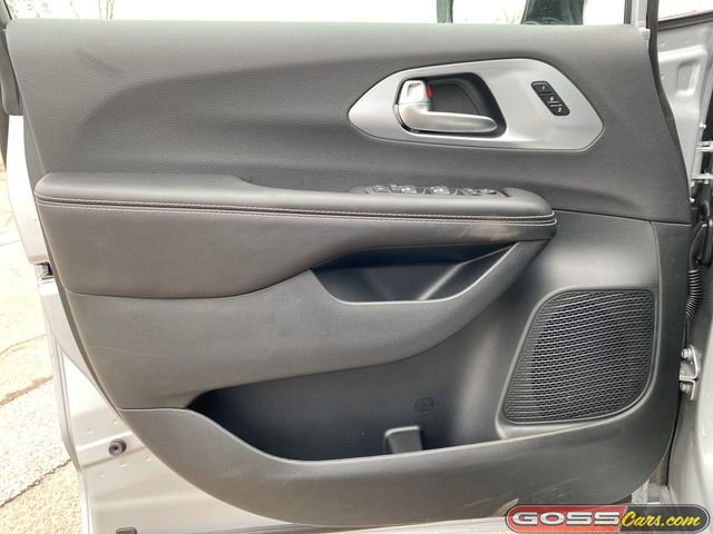 New 2026 Chrysler Pacifica Limited image 24