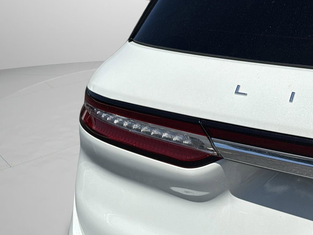 Used 2020 Lincoln Corsair FWD w/ Premium Package image 18