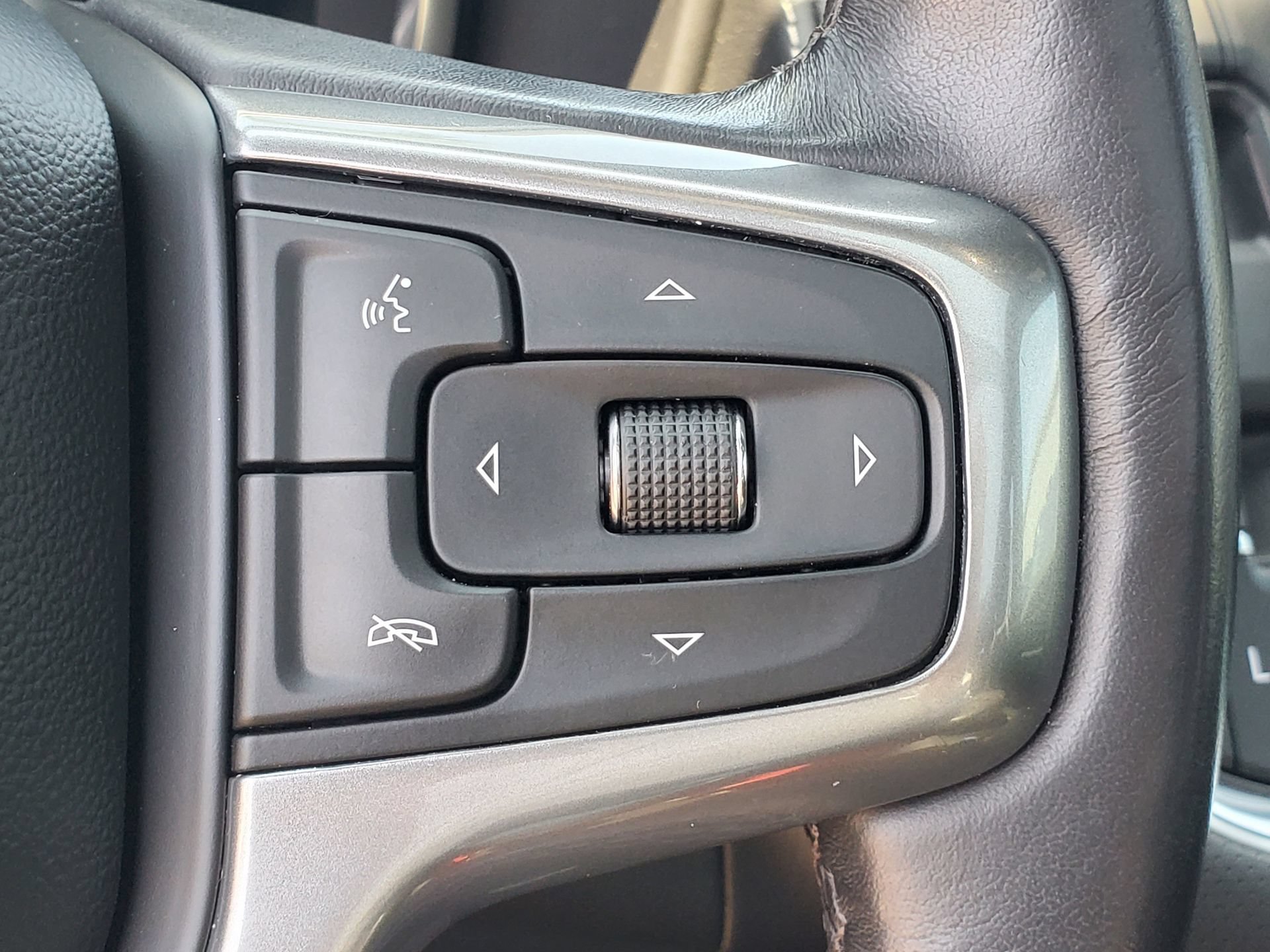 Used 2023 Chevrolet Tahoe Premier AWD/4WD image 26