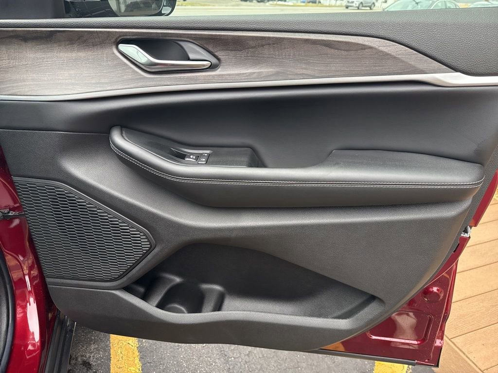 New 2025 Jeep Grand Cherokee L Limited w/ Black Appearance Package image 33