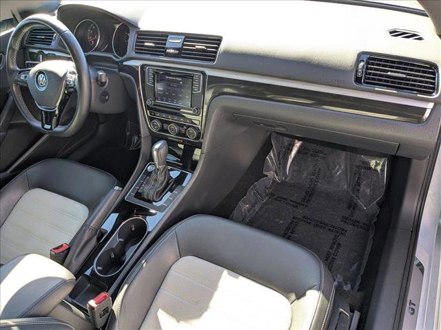 Used 2018 Volkswagen Passat GT image 20