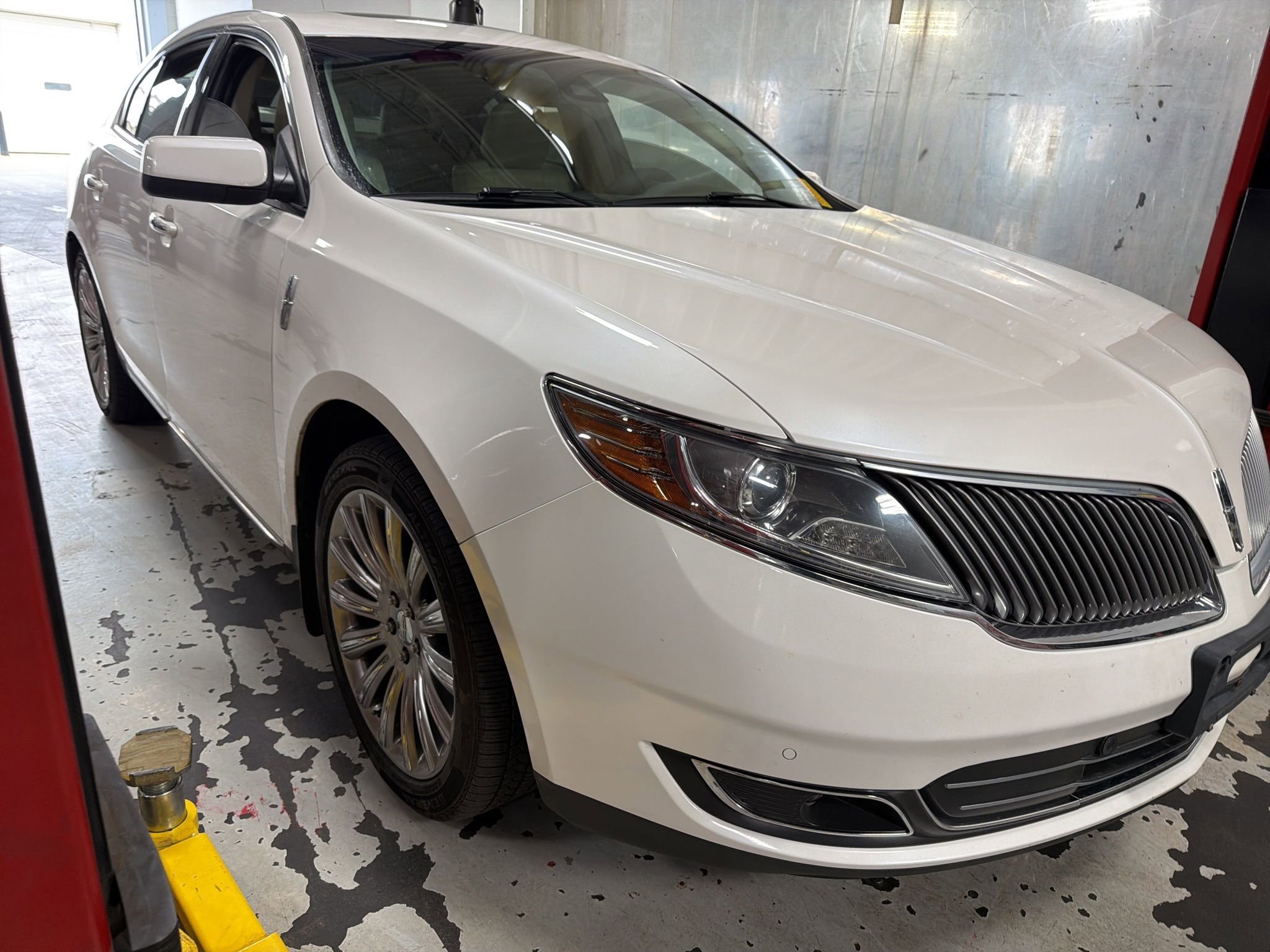 Used 2013 Lincoln MKS image 3