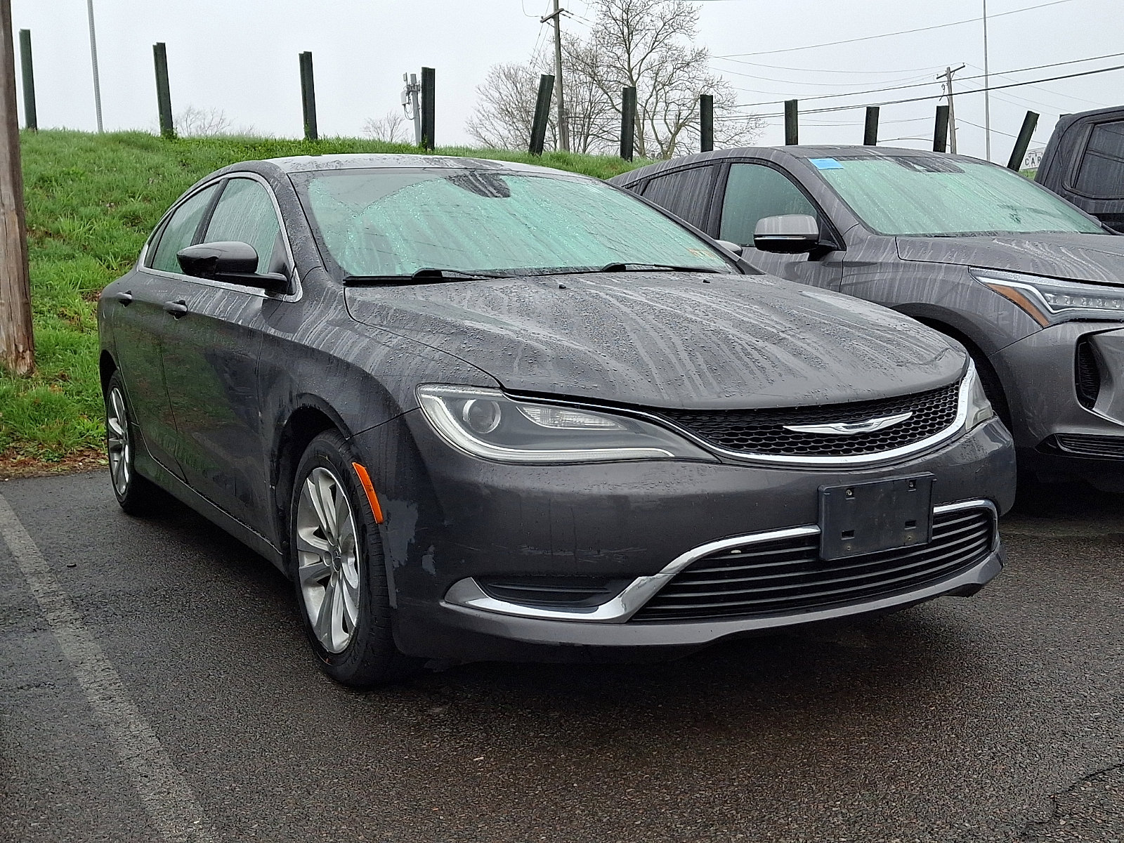 Used 2015 Chrysler 200 Limited w/ Convenience Group image 3